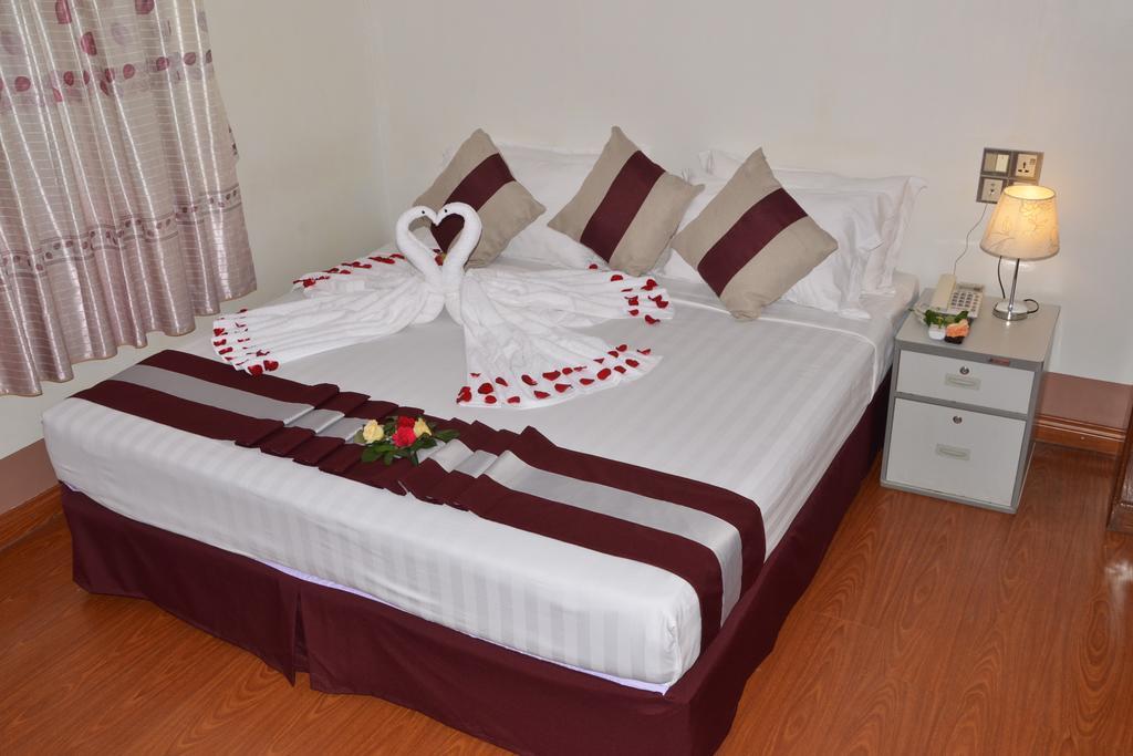 Myat Nan Taw Hotel Loikaw Kültér fotó