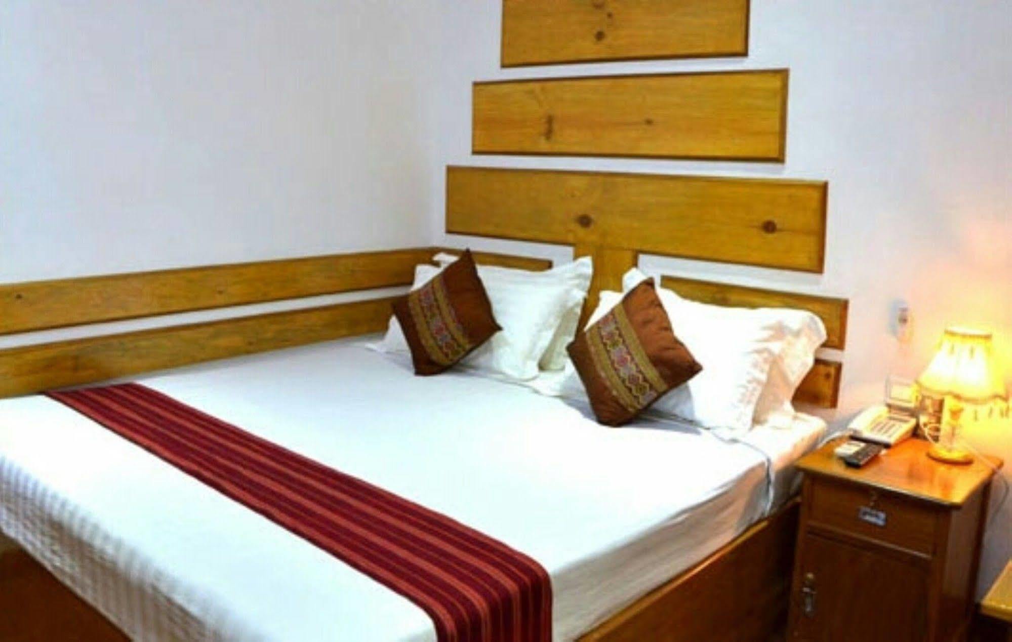 Myat Nan Taw Hotel Loikaw Kültér fotó